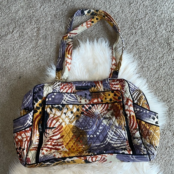 Vera Bradley Handbags - Vera Bradley Stroll Around Bag in Painted Feathers